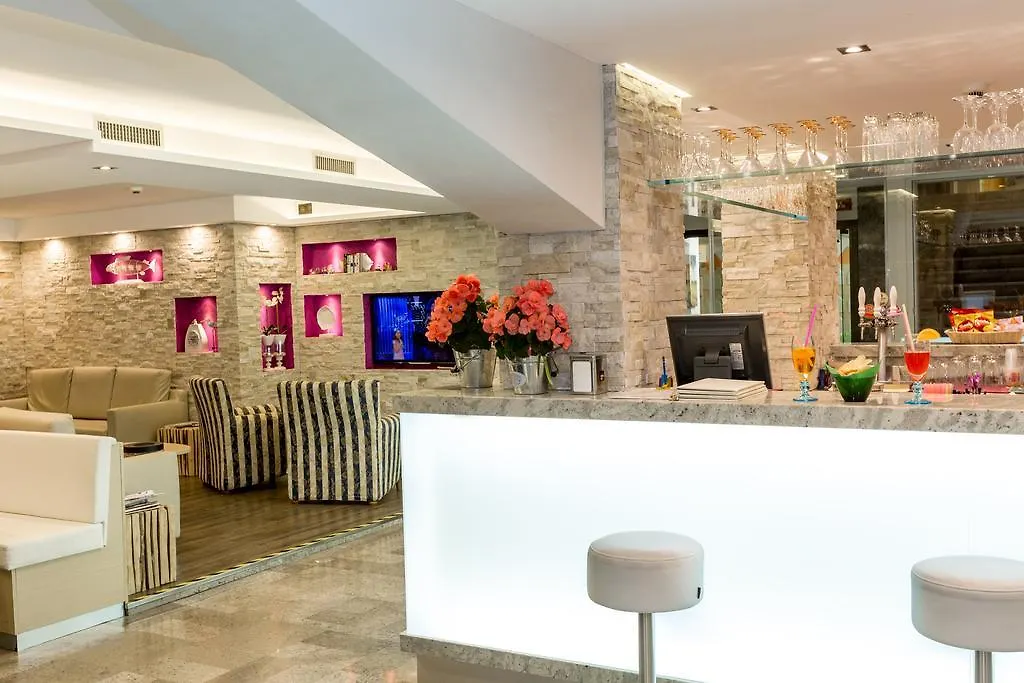 Hotel Rivamare Lido di Jesolo 4*,
